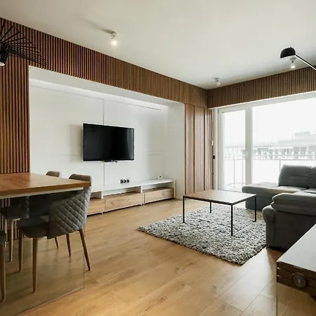 Nest Mirror Apartment *