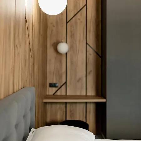 Nest Mirror Cluj-Napoca