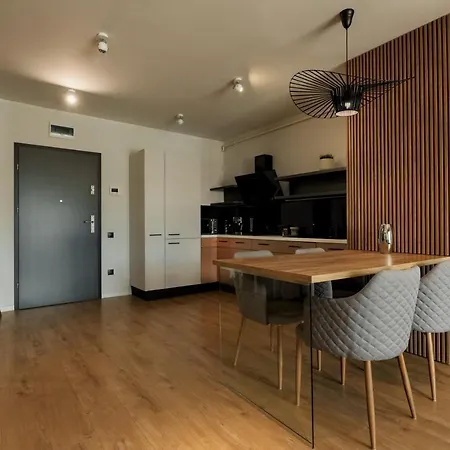 Nest Mirror Apartment